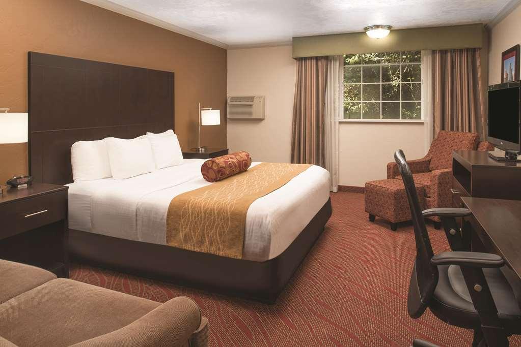 Best Western Plus Parkway Inn Wilsonville Exterior foto
