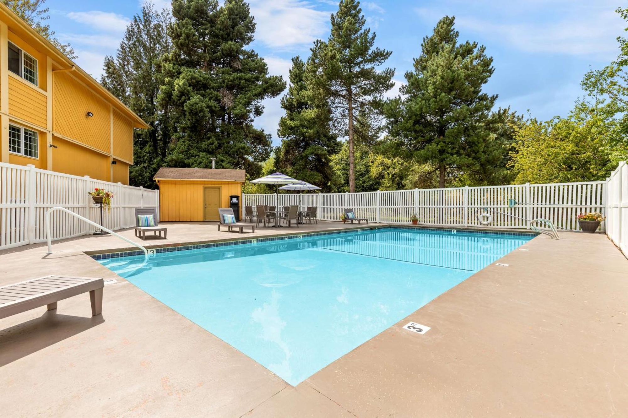 Best Western Plus Parkway Inn Wilsonville Exterior foto